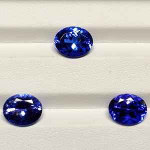 3A, AA 8x10mm 8,75 carats Tanzanite pure à la loupe, excellente taille facettée, forme ovale, 3 pièces. Ensemble de pierres précieuses pour pendentif et boucles d'oreilles - Product Image 2