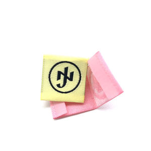 Étiquette de bordure de t-shirt OEM 2026 personnalisée, étiquette souple pour poignets, étiquettes tissées découpées au laser en rouleau pour vêtements - Product Image 4