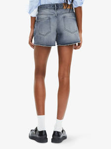 9. Shorts en jean élégants pour femmes, confectionnés en denim doux de qualité supérieure, design tendance et confort optimal pour les passionnées de mode. - Product Image 3
