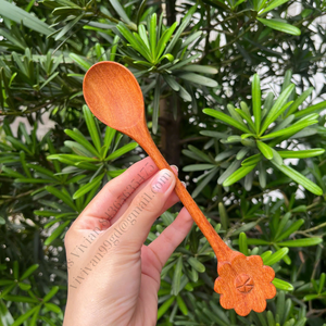 Cuchara de madera con mango de flor de margarita, cuchara de madera roja para café y especias, cuchara de madera hecha a mano con diseño de flor de margarita, hongo y pluma - Product Image 4