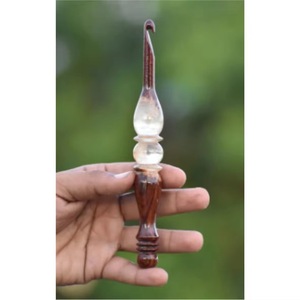 Crochet ergonomique en résine et bois de qualité supérieure avec poignée perlée, prise en main douce, outil artisanal fait main pour le tricot et les projets de bricolage - Product Image 3