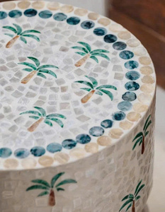 Tabouret Capiz Moderne en Forme de Palmier Tropical avec Texture Mosaïque, Meuble Artisanal pour Salon, Chambre et Appartement - Product Image 4