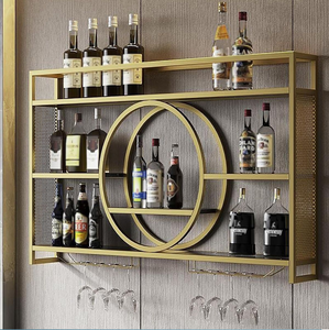 Elegante estante de pared con diseño de panal de abeja en color dorado para guardar botellas con estilo. Diseño geométrico moderno disponible a precios de mayorista. - Product Image 3