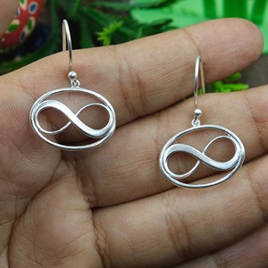 Pendientes Colgantes de Plata de Ley 925 con Símbolo de Infinito Hechos a Mano, Pendientes de Aro Infinito Minimalistas, Joyería Geométrica para Mujer - Product Image 3
