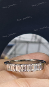 Anillo Minimalista de Moissanita Baguette con Canal de Diamantes, Plata de Ley 925, Media Eternidad, Anillo de Boda Apilable, Joyería de Promesa - Product Image 4
