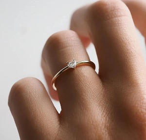 แหวนเพชรทรงหัวใจสุดหรู ดีไซน์โซลิแทร์ทองคำ 14K สีเหลือง ประดับเพชรรูปหัวใจทันสมัย เครื่องประดับชั้นดี - Product Image 5