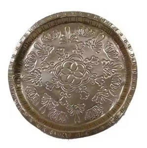 Assiette de présentation rustique en fer pour une mise en scène de table saisonnière et quotidienne - Product Image 1