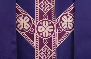 Túnicas Góticas para Padres Sacerdotes, Elegantes Túnicas Litúrgicas con Bordado Estampado, Vestimentas para el Clérigo, Túnicas Transpirables, OEM ODM Personalizadas - Product Image 4
