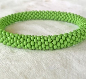 Pulseras de Cuentas de Vidrio con Diseño de Diamantes Hechas a Mano de Alta Calidad, Duraderas, Hechas a Mano en Nepal, Unisex, Inspiradas en Aniversarios - Product Image 1