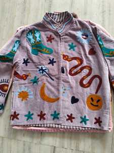 Veste d'hiver pour femme en velours brodé Suzani, style floral bohème ethnique, confectionnée à la main par un artisan indien, vente en gros pour l'exportation - Product Image 4