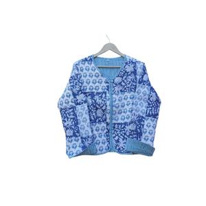 เสื้อแจ็คเก็ตผ้าฝ้ายออร์แกนิคแบบควิลท์ลายทางพิมพ์ลายบล็อกอินเดียแบบกลับด้านได้ เป็นมิตรกับสิ่งแวดล้อม เหมาะสำหรับฤดูหนาว คอวี ใส่ได้ทั้งชายหาดและในชีวิตประจำวัน ระบายอากาศได้ดี - Product Image 2