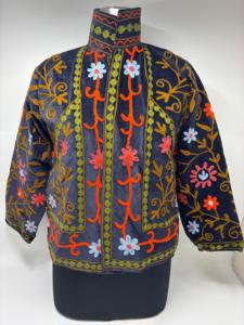 Chaquetas bordadas a mano estilo Suzani con vibrante bordado étnico, estilo bohemio y artesanía artística. - Product Image 5