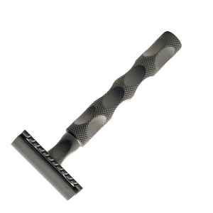 Cuchilla de afeitar de doble filo de acero inoxidable de primera calidad con orificio para el dedo para un mejor agarre, ideal para uso doméstico y en salones de belleza, con logotipo y color personalizados. - Product Image 6