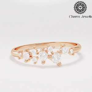 Bague de fiançailles classique pour femme Charm Jewells, plaquée or, avec moissanite en grappe, taille coussin, sertie à griffes, motif floral, IGI - Product Image 4