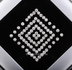 1.5 mm |   Diamante Cultivado en Laboratorio |   Corte Brillante Redondo |   Certificado por IGI |   OM GEMS |   Para la fabricación de pares de pendientes y anillos de compromiso - Product Image 3