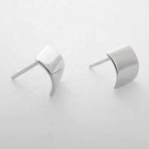 Pendientes de tuerca de cubo cúbico doblado único de Plata de Ley 925, Stock Popular disponible, Pendientes chapados en oro personalizados, joyería hecha a mano - Product Image 2