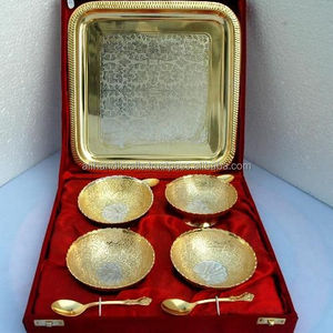 Ensemble de manchons de bouteille de vin en laiton plaqué or de luxe, support de bouteille de vin sculpté floral royal pour cadeaux festifs et décoration d'hôtel - Product Image 5