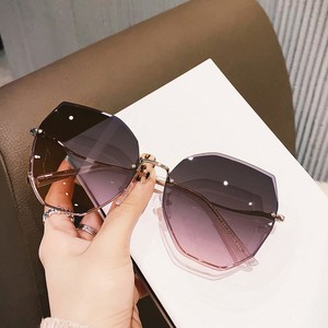 Gafas de Sol Nuevas Primavera 2024, Montura Poligonal Retro sin Aro, Lentes con Corte, Protección UV400, Gafas de Sol de Lujo Ligero para Mujer - Product Image 4