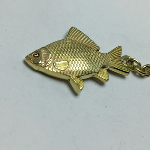 Porte-clés vintage en laiton en forme de poisson, fait main, en métal, décoratif, nautique, cadeau souvenir, accessoire - Product Image 4