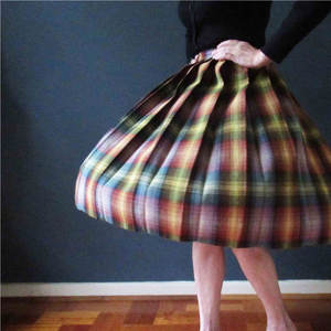 Jupe kilt vintage faite à la main en pure laine vierge plissée à carreaux Royal Stewart pour femmes - Product Image 4