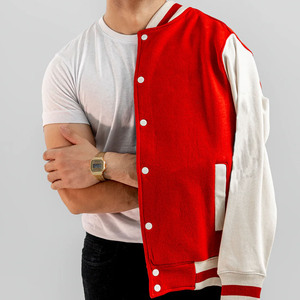 Chaqueta Varsity Unisex Roja y Blanca con Revestimiento, Resistente al Viento, Transpirable, Informal, para Otoño, con Logotipo Frontal con Impresión por Transferencia de Calor, Corte Regular - Product Image 4