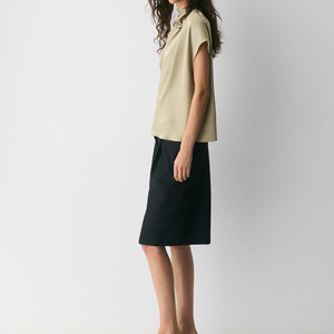 Chemisier Femme de Qualité Supérieure en Soie Satinée, Col Montant Drapé, Sans Manches, à Découpes, Style Cache-cœur, Manches Courtes Drapées - Product Image 3