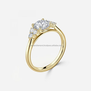Bijou de promesse et d'anniversaire pour femme en or massif 10K, serti pavé à griffes, avec moissanite taillée et pierres latérales en diamant VVS - Product Image 2