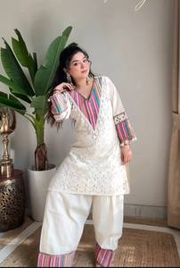 Ensemble 2 pièces ethnique pour femme : Kurti et pantalon long en coton satiné brodé à rayures, col en V, manches longues, séchage rapide, idéal pour mariage et fête - Product Image 3