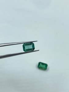 พลอยมรกตธรรมชาติแบบเม็ด (ชุด 2 เม็ด) สำหรับแหวน เกรดเครื่องประดับ จากอินเดีย ราคาขายส่ง - Product Image 5