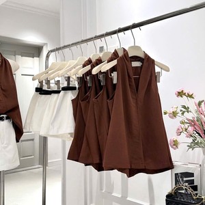 Ensemble coréen élégant : Blouse drapée brodée style halter et mini-jupe trapèze 100 % coton respirant et doux pour un usage quotidien raffiné - Product Image 4