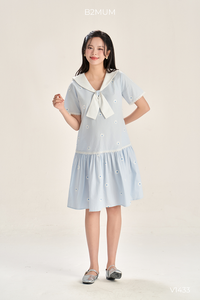 Robe de maternité B2 MUM V1433 bleue avec motifs floraux brodés, en lin doux, écologique, respirante, silhouette trapèze - Product Image 4
