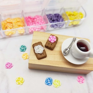 Tranches de roses en pâte polymère, accessoires miniatures pour maison de poupée, couleurs assorties, artisanat DIY pour les 14 ans et plus - Product Image 1