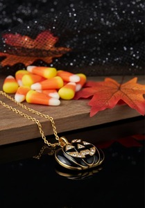 Collier de luxe en or noir avec pendentif citrouille et moissanite, bijou pour homme pour fête d'Halloween, cadeau en Inde - Product Image 3