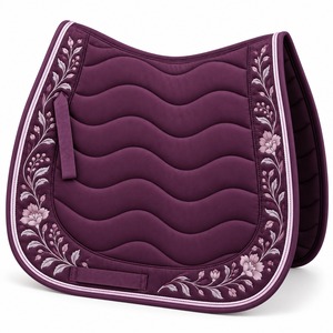 Tapis de selle pour chevaux de couleur personnalisée, dotés d'une doublure respirante, d'un tissu extérieur résistant et d'un soutien rembourré pour différents sports équestres. - Product Image 4