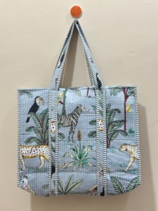 Bolso Tote Acolchado Hecho a Mano de Primera Calidad |   Bolso de compras de hombro para mujer, gran capacidad, con estampado de animales de la selva, con cremallera, estilo elegante - Product Image 5