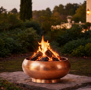 Brasero de hierro martillado con estilo antiguo y construcción resistente a la intemperie, perfecto para calentar y decorar el jardín. - Product Image 1