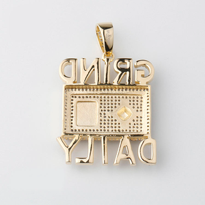 จี้เงินแท้ 925 ดีไซน์สั่งทำได้ พร้อมเพชรโมอิสซาไนต์ ผ่านการทดสอบ รับสลักชื่อ ตัวอักษร หรือข้อความ  ลดราคาพิเศษ - Product Image 5