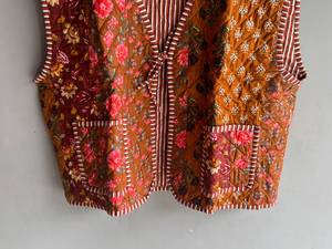 Chaleco Acolchado de Algodón con Estampado de Patchwork para Mujer, Chaqueta sin Mangas con Cuello Abotonado, Estilo Veraniego, Estampado a Mano, Reversible, REGALO PARA ELLA - Product Image 5