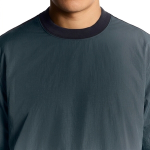 เสื้อสเวตเชิ้ตคอกลมสีน้ำเงินเข้มคุณภาพสูงสำหรับผู้ชาย ผ้าถักเนื้อฝ้ายสีพื้น ทรงลำลองพอดีตัว มีกระเป๋า - Product Image 5