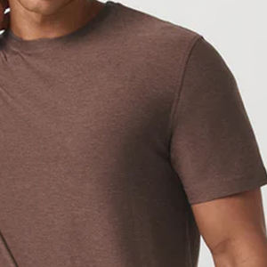 Collections d'été et acheteurs en gros : T-shirt à prix abordable pour usage quotidien, tissu à texture douce, choix de tenue élégante/décontractée pour hommes - Product Image 4