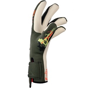 ถุงมือฟุตบอลพิมพ์ลายแบบ Sublimation ดีไซน์ทรง Negative Cut ป้องกันข้อมือแบบขยายได้ สำหรับผู้ชายและผู้หญิง ถุงมือผู้รักษาประตูฟุตบอล - Product Image 2