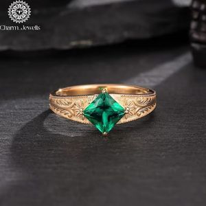 Bague de fiançailles classique en argent plaqué or 14 carats avec moissanite taille coussin et sertissage à griffes pour femme - Charm Jewells - Product Image 4