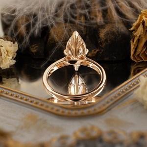 Bague de fiançailles solitaire en diamant de laboratoire de taille marquise 3 carats, or 18 carats, certifiée IGI - Product Image 3