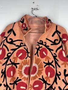 Kimono de mariage bohème |   Couverture de mariée brodée artisanale Suzani |   Veste en coton artisanale pour la mariée bohème - Product Image 2