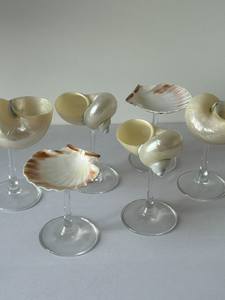 Verre décoratif vietnamien à accents coquillages pour la mise en vaisselle, l'aménagement intérieur et les présentations sur le thème de la plage - Product Image 3
