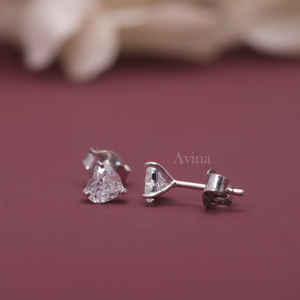 Pendientes de Diamante Cultivado en Laboratorio con Certificado IGI, Corte Solitario en Forma de Corazón, en Plata de Ley 925 |   Pendientes de Diamantes de Lujo - Product Image 3