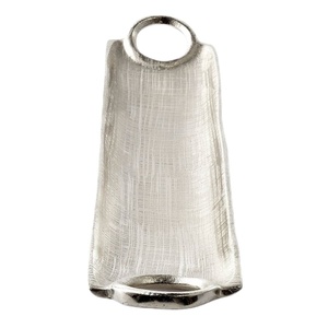 Bandeja larga plateada con textura de tendencia con asas redondas para servicio de Ramadán contemporáneo, regalo Eid y estilo de mesa - Product Image 1