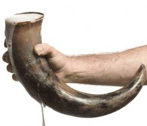 Cuerno Vikingo Tradicional para Beber, Accesorio para Disfraces de la Edad Media, Festivales y Regalo Personalizado - Product Image 3