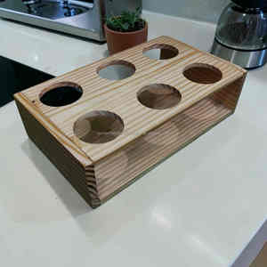 Bandeja de madera para servir vasos de whisky, juego de degustación premium con seis soportes a precio económico - Product Image 6