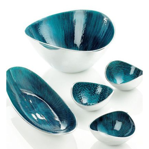 Cuencos de lujo para servir alimentos, hechos de metal de primera calidad, con un aspecto llamativo de color azul en el interior y plateado brillante en el exterior. - Product Image 1